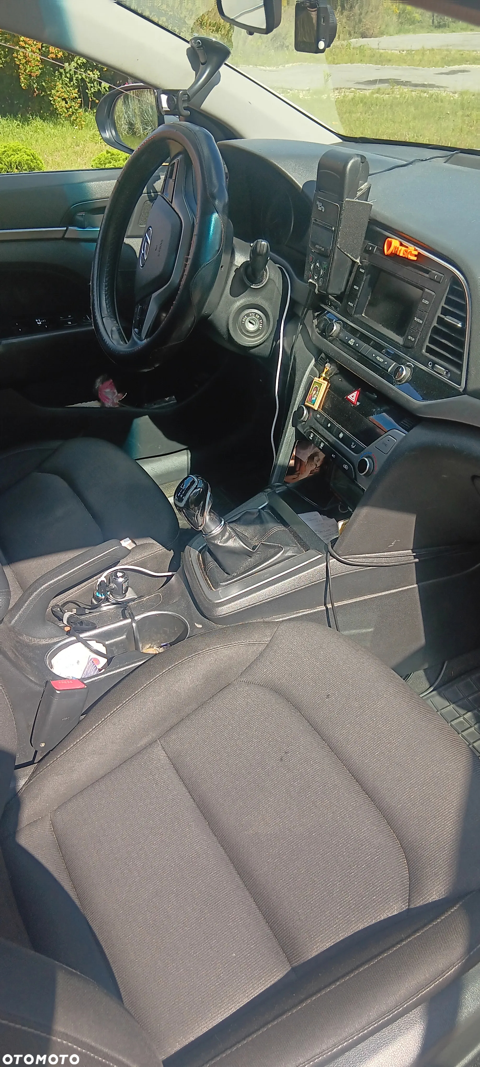 Hyundai Elantra 1.6 Comfort - 9