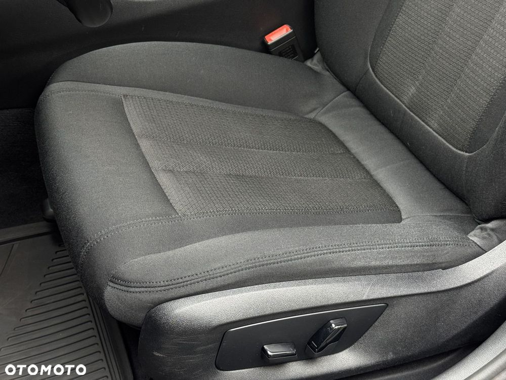 BMW Seria 5 520i mHEV - 13