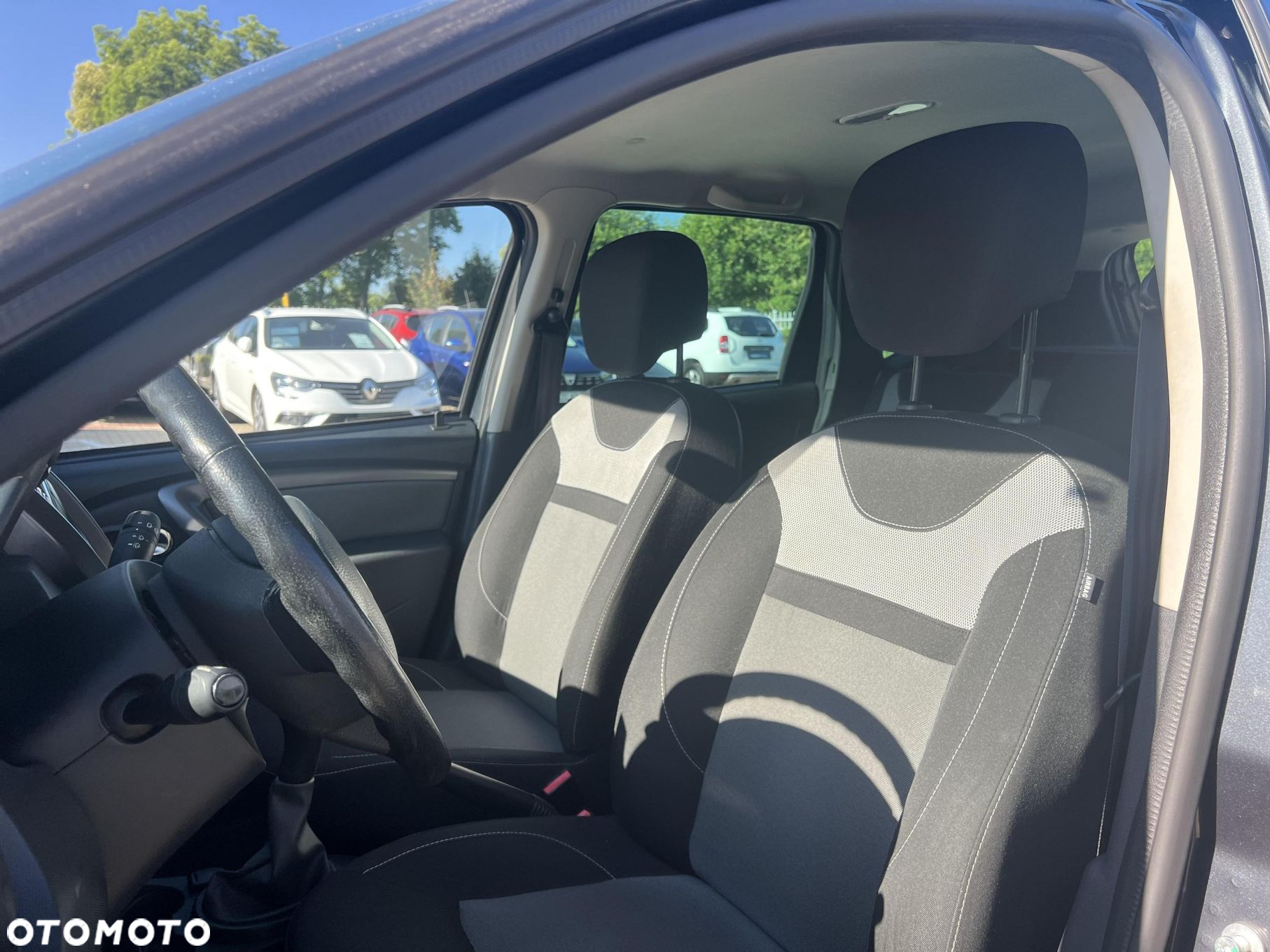 Dacia Duster 1.6 SCe Laureate S&S - 11