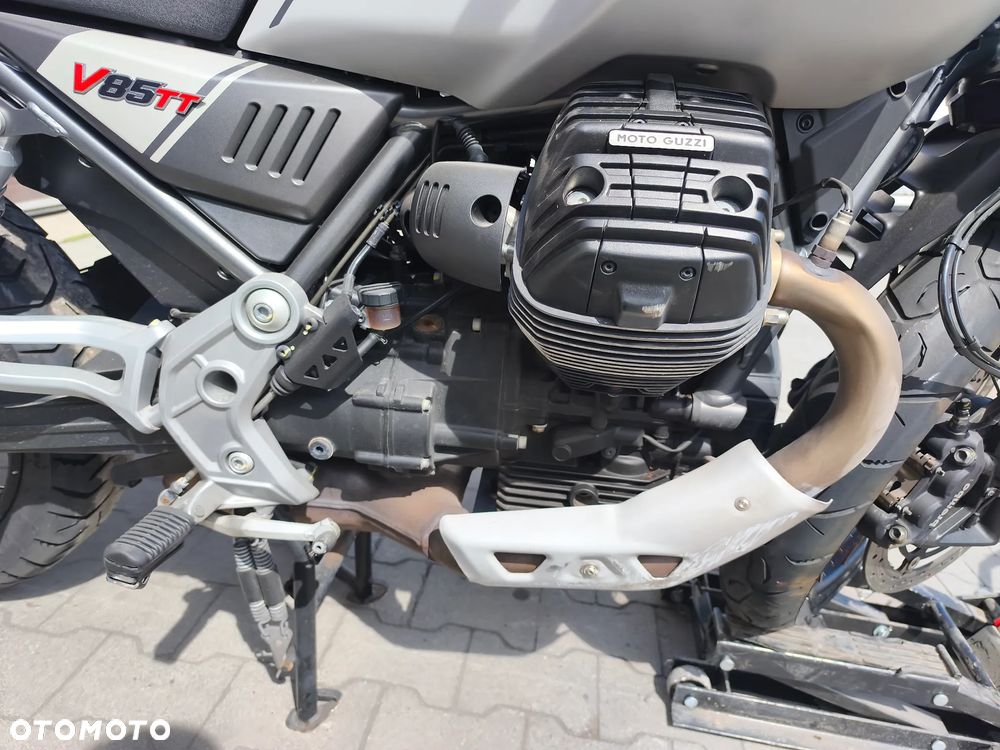 Moto Guzzi V85 - 19