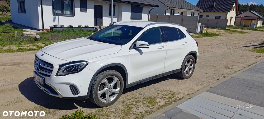 Mercedes-Benz GLA 200 7G-DCT - 4