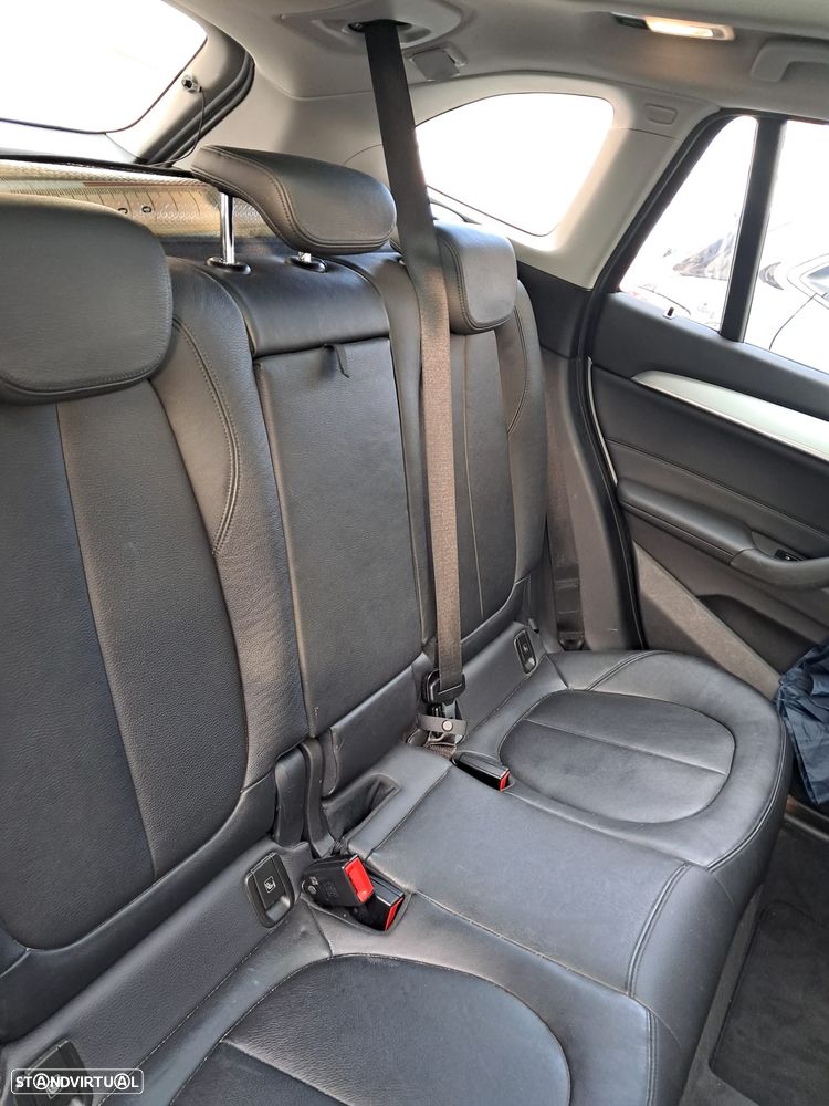 BMW X1 xDrive18d xLine - 12