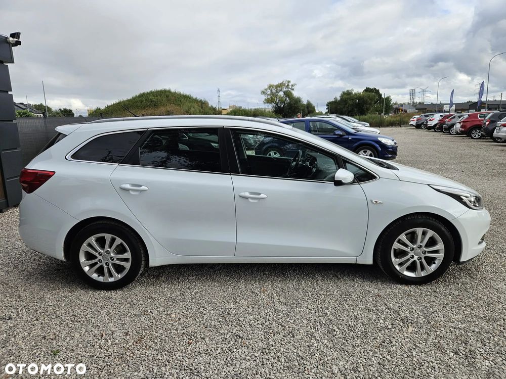Kia Ceed 1.4 CVVT SW Dream Team Edition - 12