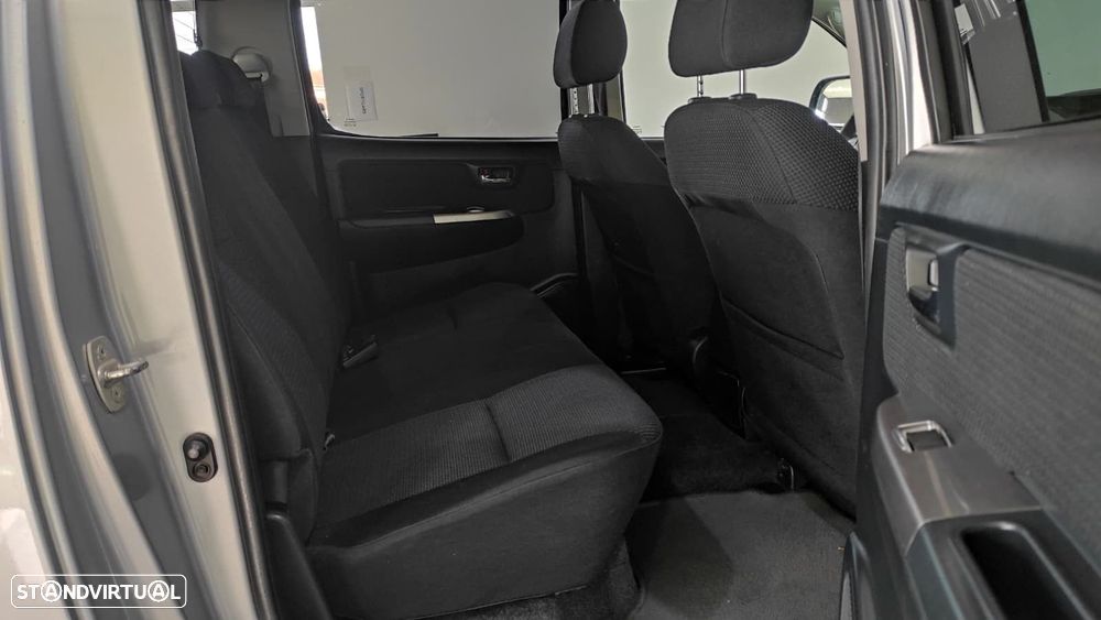 Toyota Hilux 2.5 D-4D 4WD CD T+Nav+PM - 20