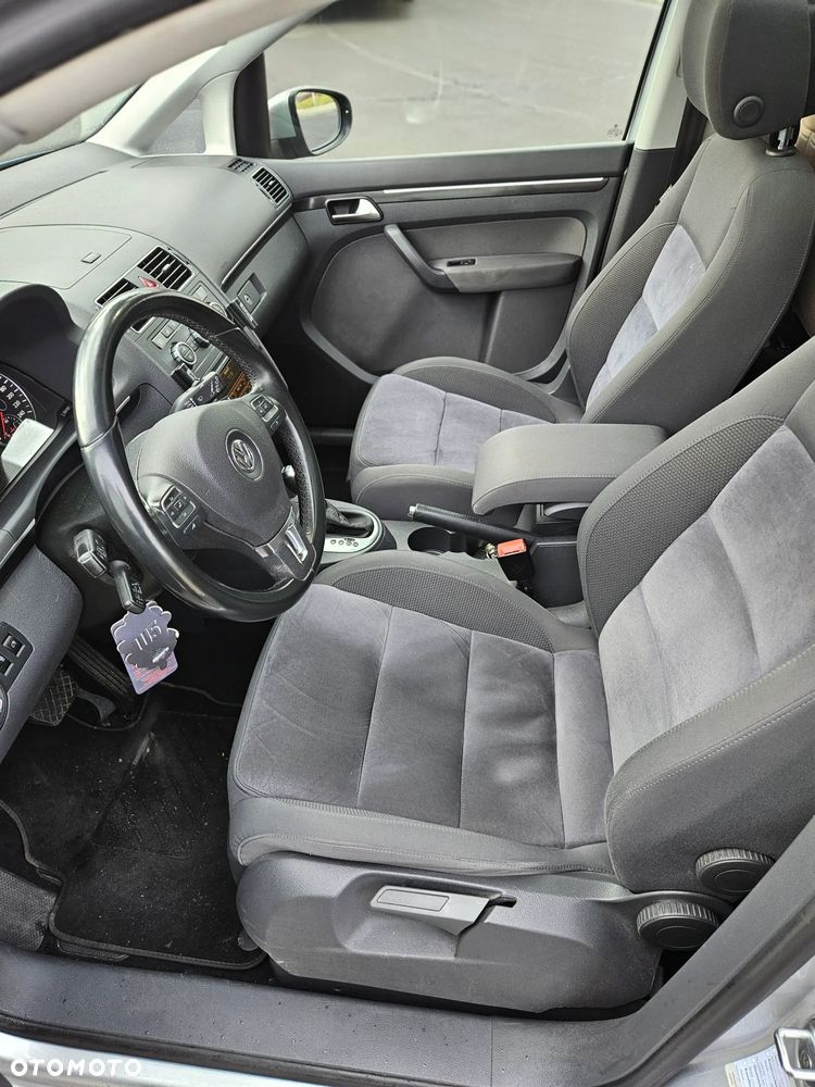 Volkswagen Touran 2.0 TDI DPF DSG Highline - 8