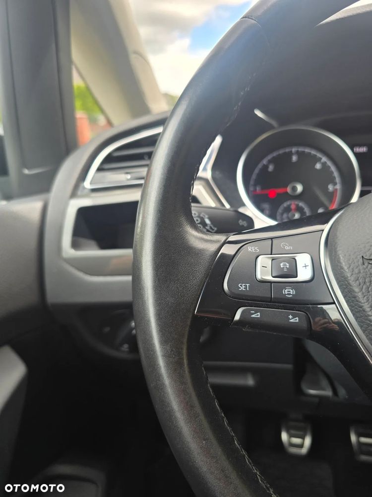 Volkswagen Touran 1.6 TDI SCR IQ.DRIVE - 19