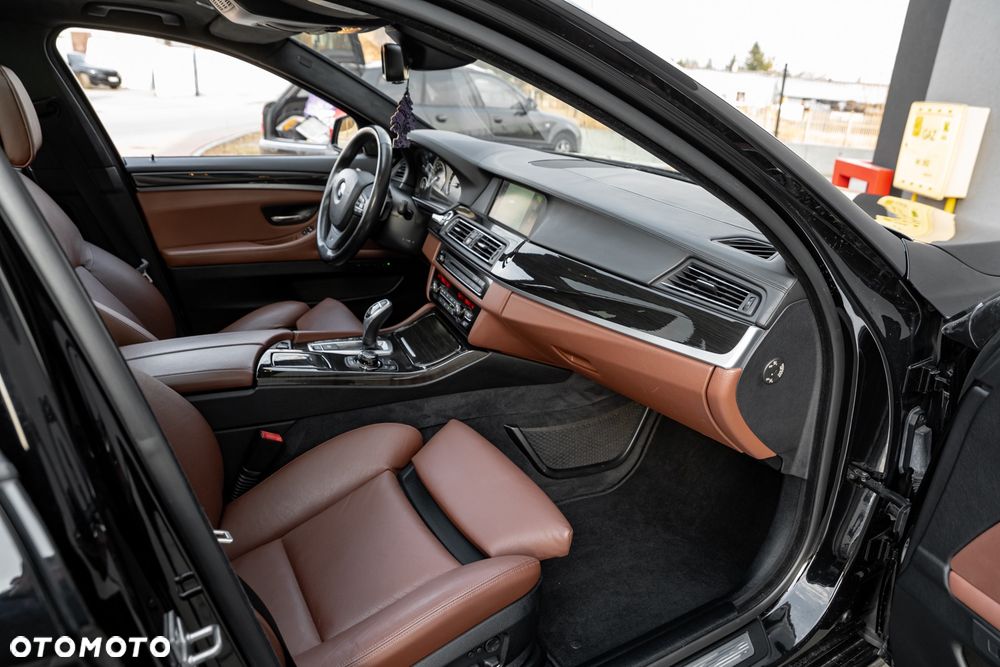 BMW Seria 5 M550d xDrive - 25