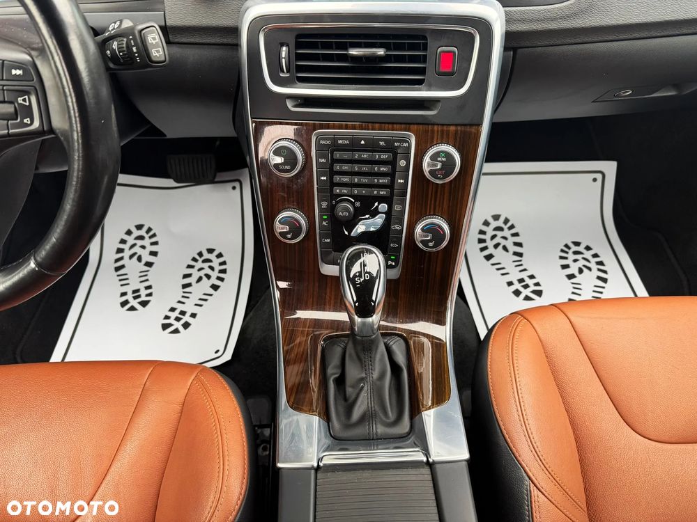 Volvo V60 D4 Geartronic Summum - 21