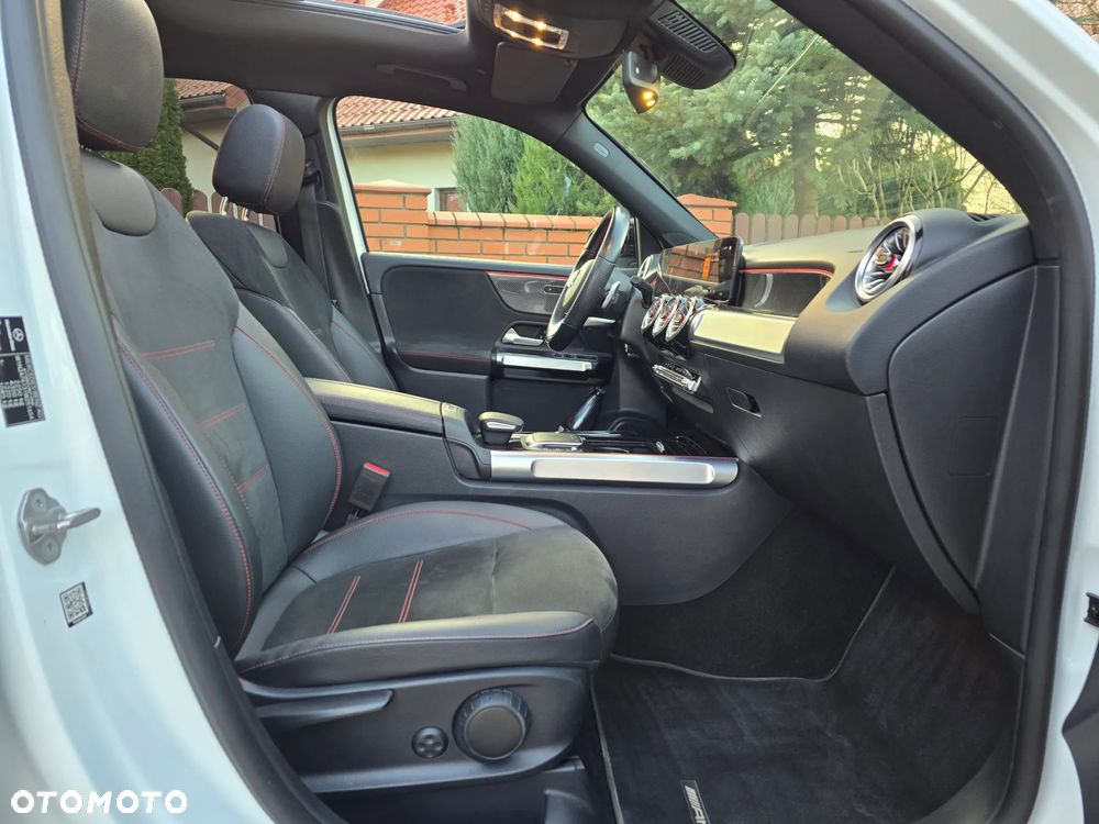 Mercedes-Benz GLB 200 d 4-Matic AMG Line 8G-DCT - 24