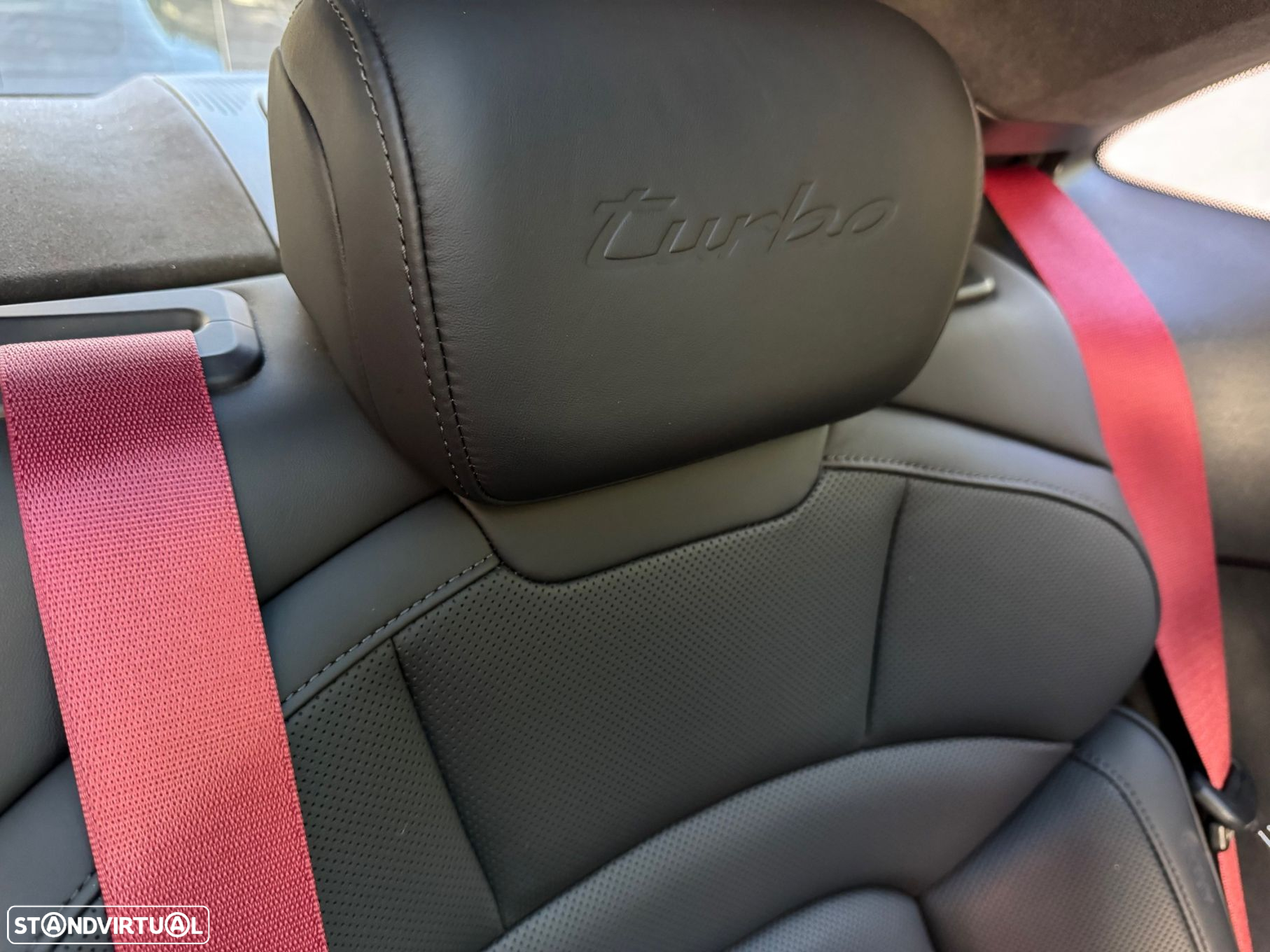 Porsche Taycan Turbo - 35