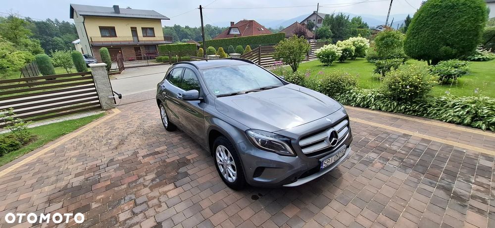 Mercedes-Benz GLA 180 Activity Edition - 2