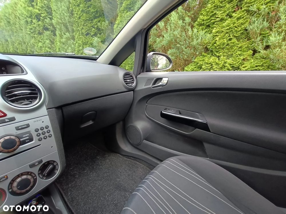 Opel Corsa 1.4 16V Essentia - 23
