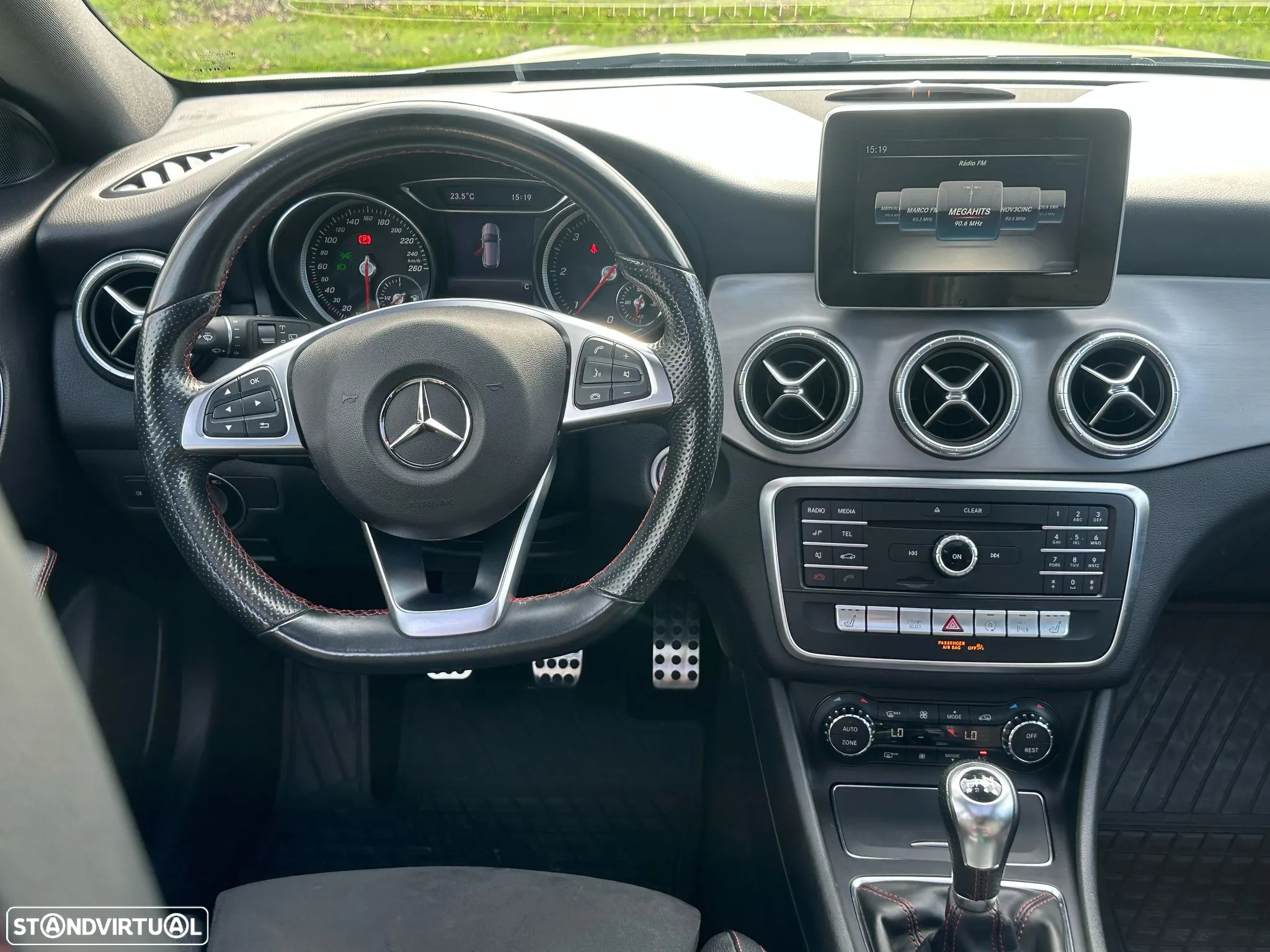 Mercedes-Benz CLA 180 d Shooting Brake AMG Line - 15