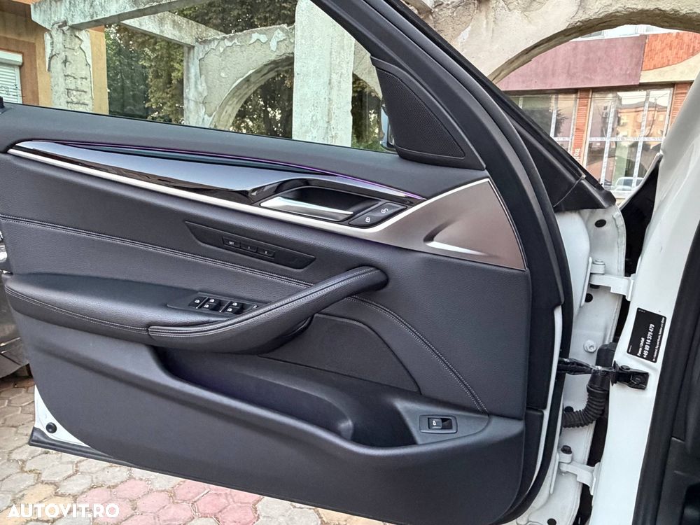 BMW Seria 5 520d xDrive AT - 16