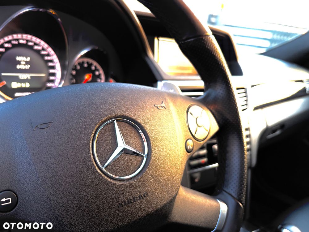 Mercedes-Benz Klasa E 63 AMG - 36