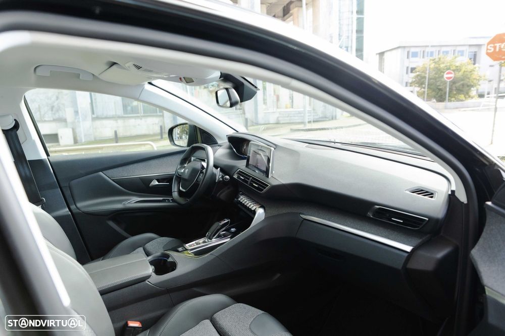Peugeot 3008 1.2 PureTech Allure EAT8 - 23