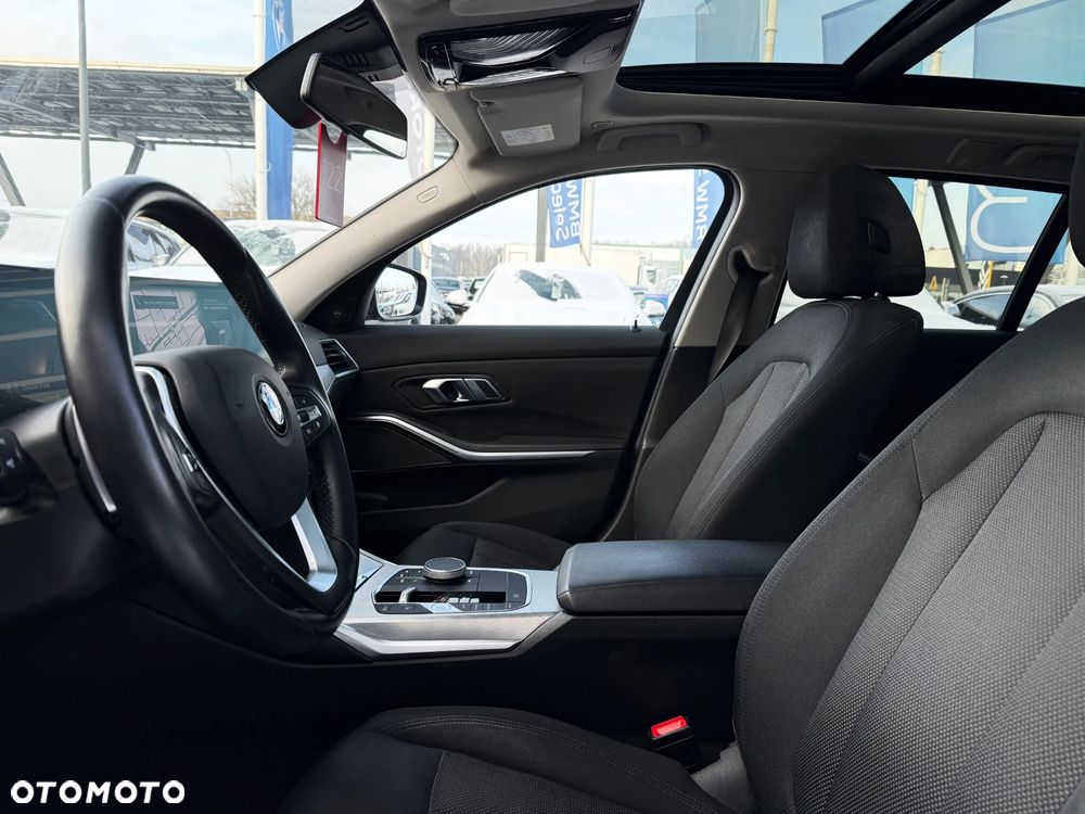 BMW Seria 3 320d Sport Line Shadow - 29