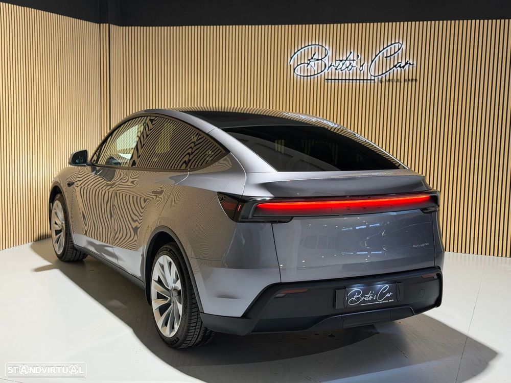 Tesla Model Y Long Range Dual Motor AWD - 4