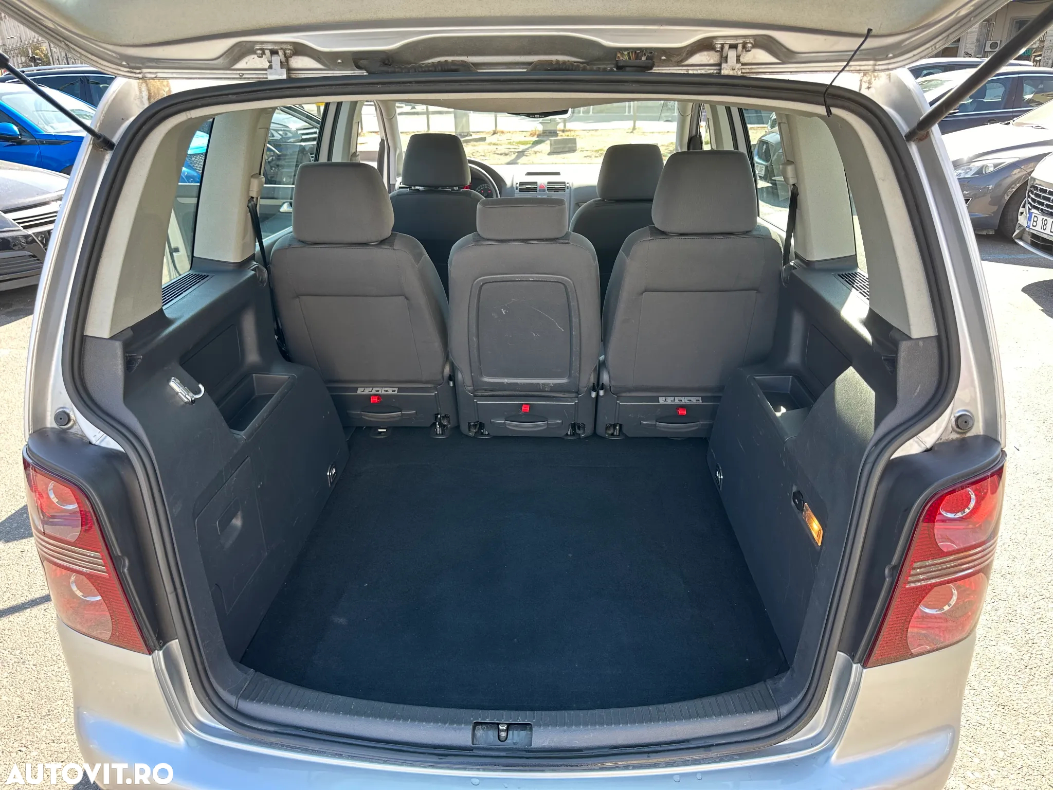 Volkswagen Touran 1.9 TDI DPF Conceptline - 7