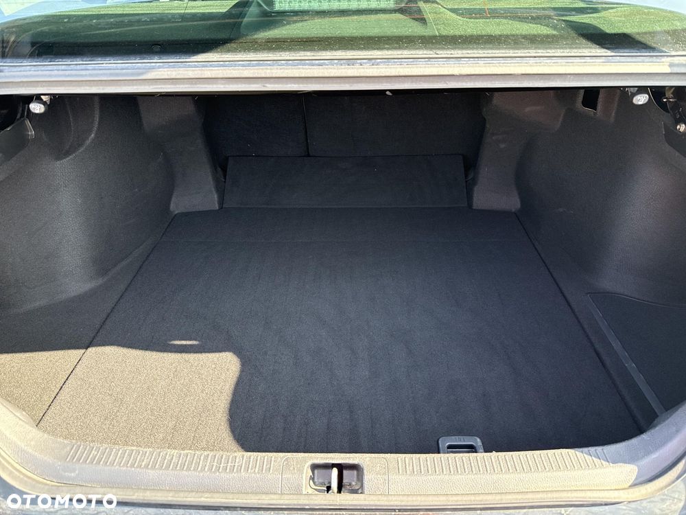 Toyota Camry 2.5 Hybrid Prestige CVT - 24