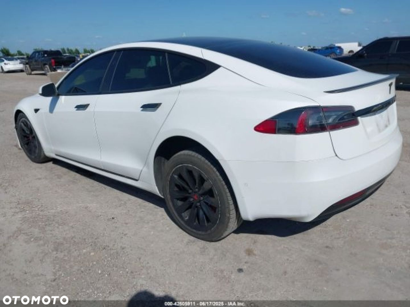 Tesla Model S - 3