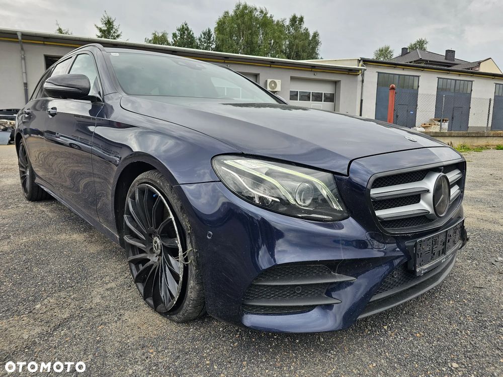 Mercedes-Benz Klasa E 220 d 4Matic 9G-TRONIC AMG Line - 1