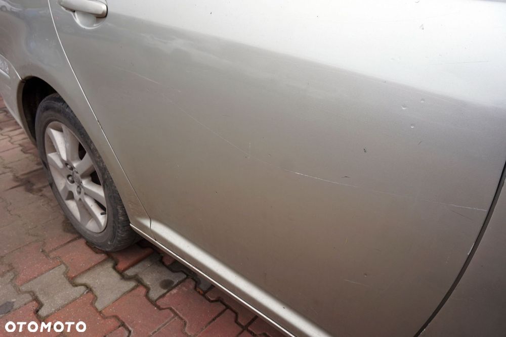 DRZWI TYLNE PRAWE AVENSIS II T25 KOMBI 1C0  SREBRNY TOYOTA 2003-2006 - 4