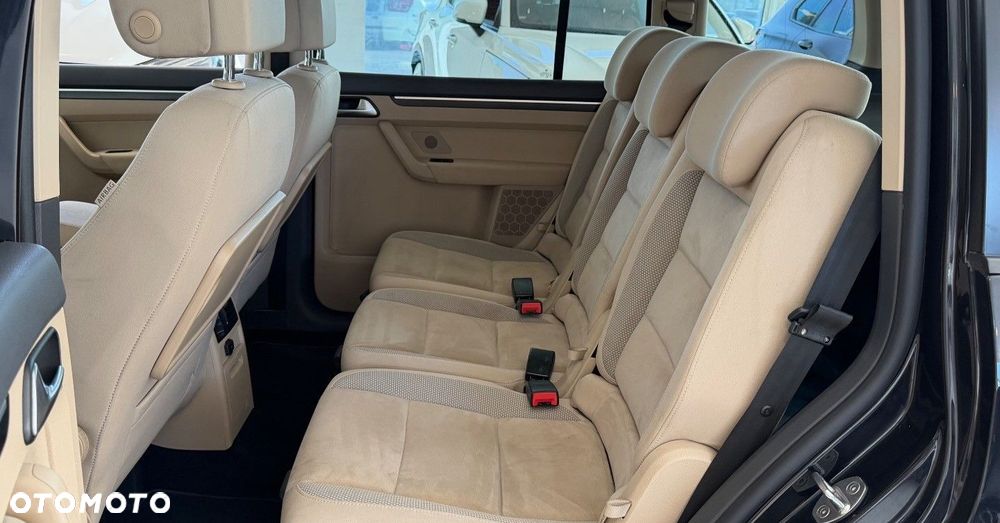 Volkswagen Touran - 13