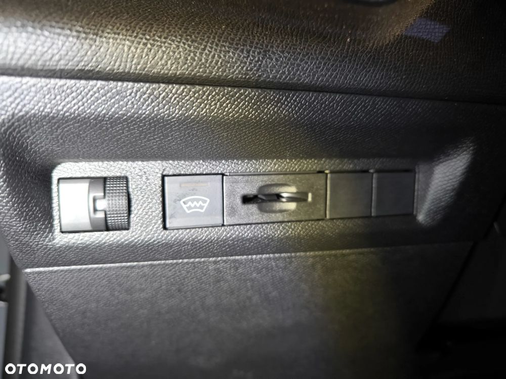 Peugeot 408 1.2 PureTech Allure S&S EAT8 - 13