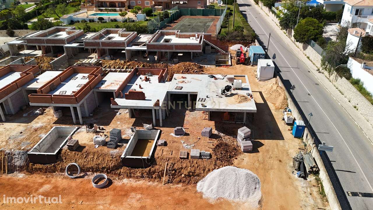 Luxuosa Moradia em Construção em Luz, Lagos - Grande imagem: 2/21
