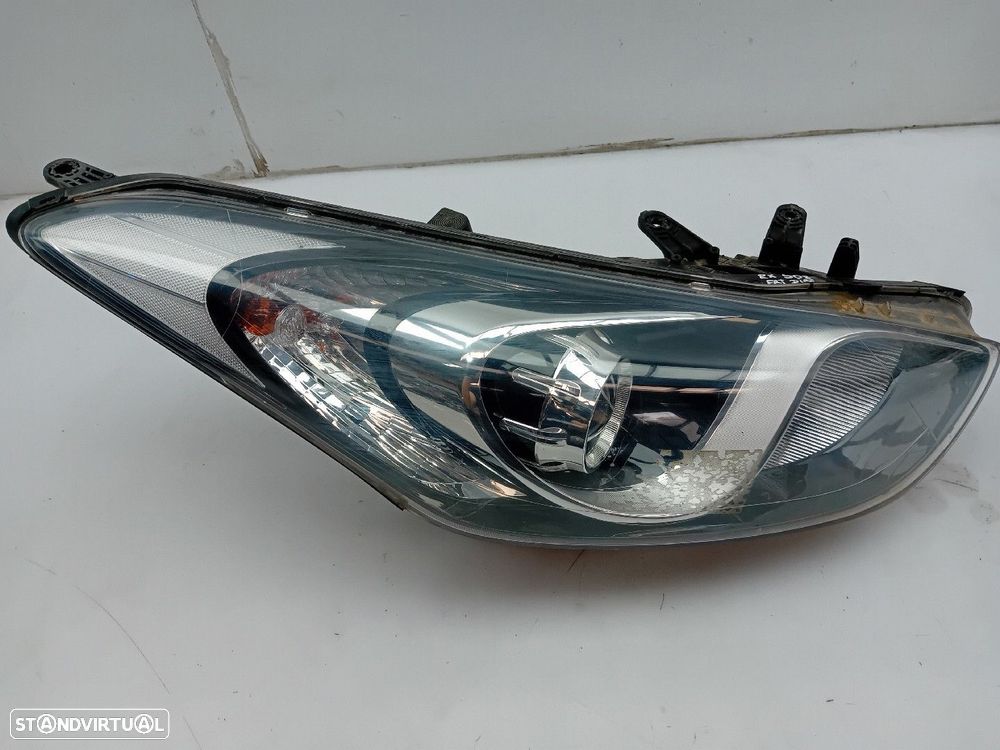 Ótica / farol direita HYUNDAI i30 (GD) - 1