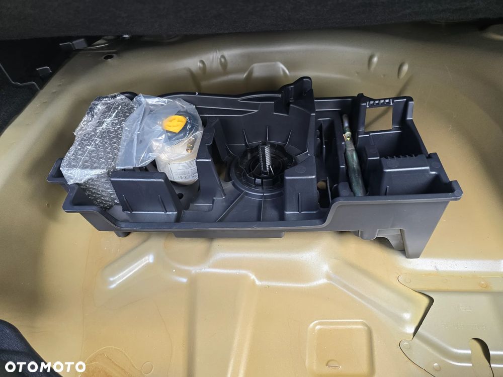 Citroën C4 BlueHDi 130 Stop&Start EAT8 SHINE - 16