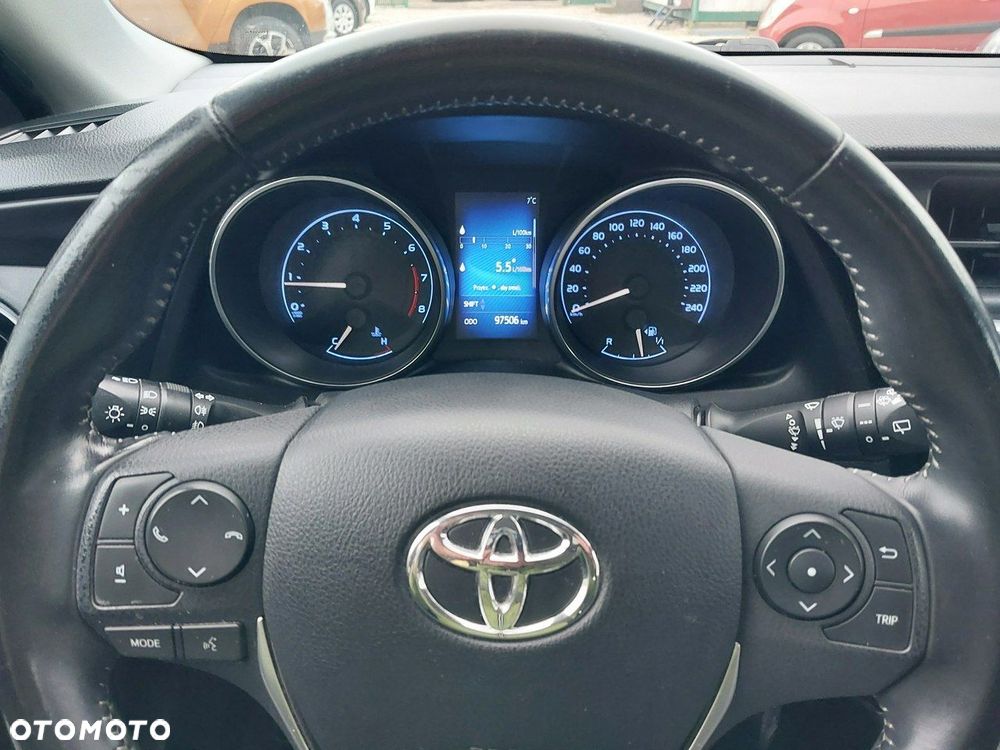 Toyota Auris 1.6 Premium - 22
