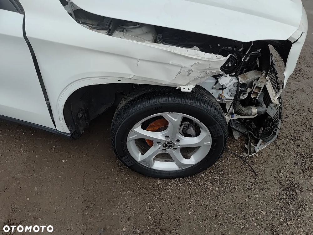 Mercedes-Benz GLA - 9