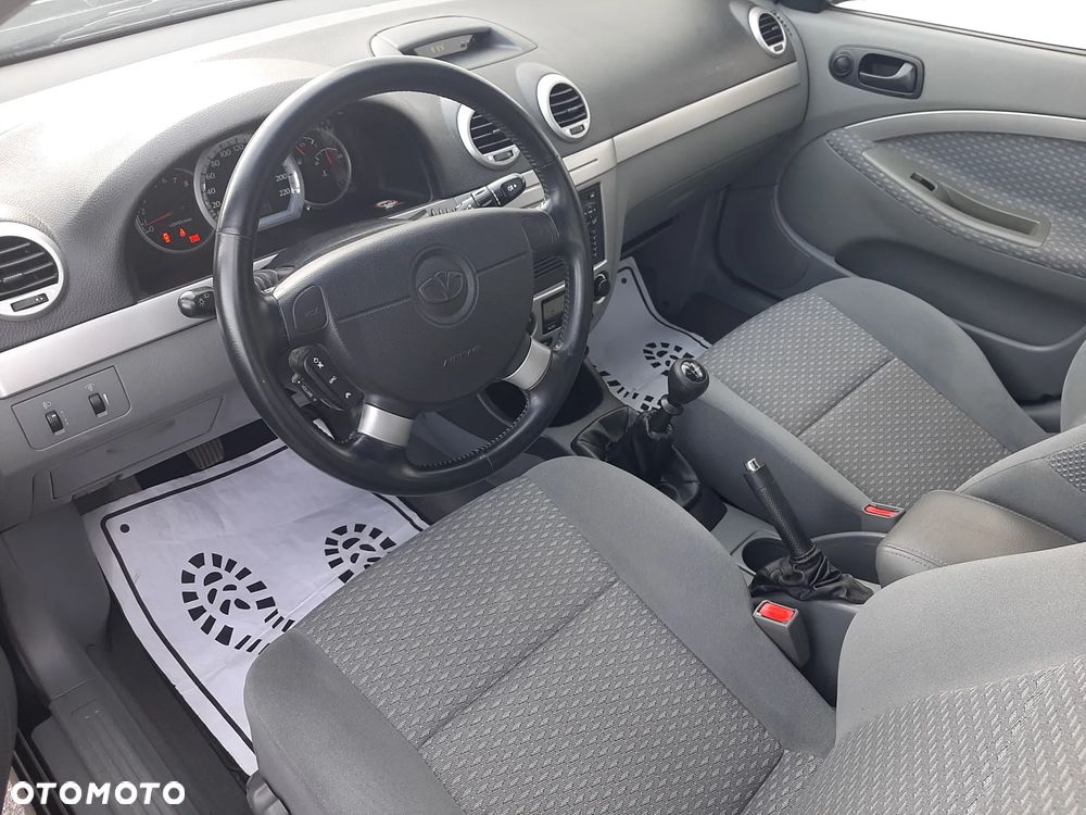Chevrolet Lacetti 1.8 CDX - 11