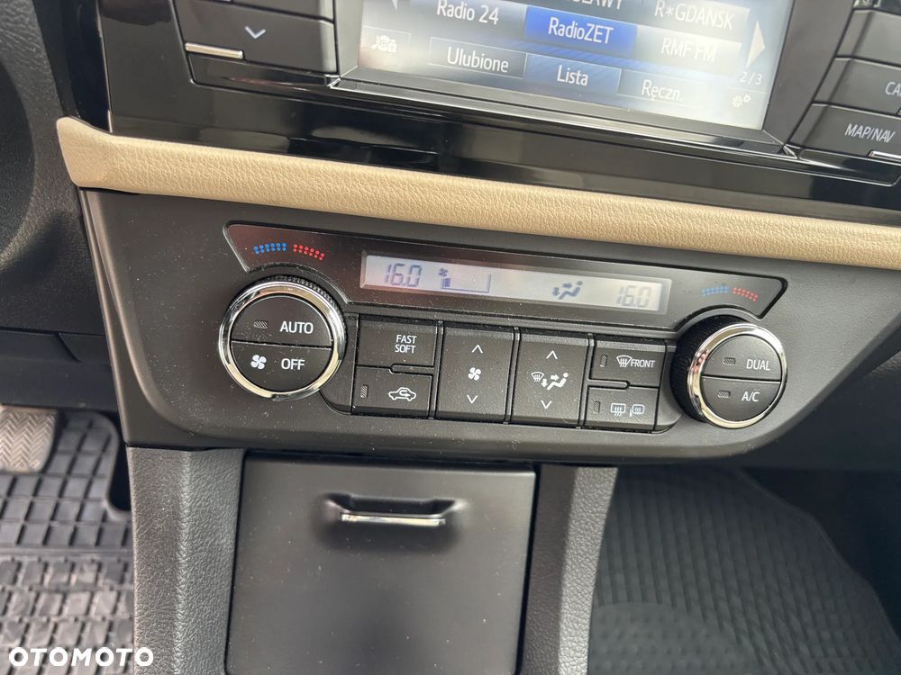 Toyota Corolla 1.6 Premium - 18