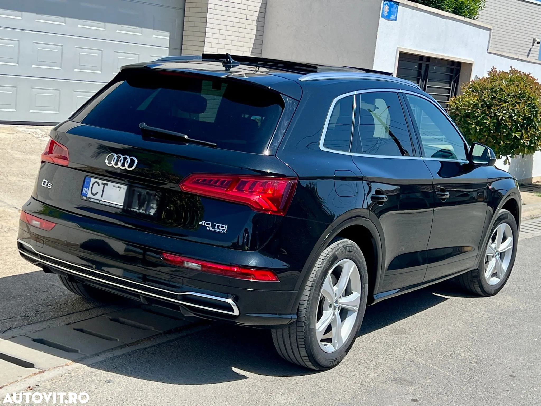 Audi Q5 2.0 40 TDI quattro S tronic Design - 4