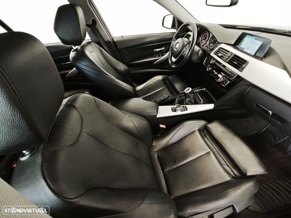 BMW 318 d Touring Line Luxury - 37