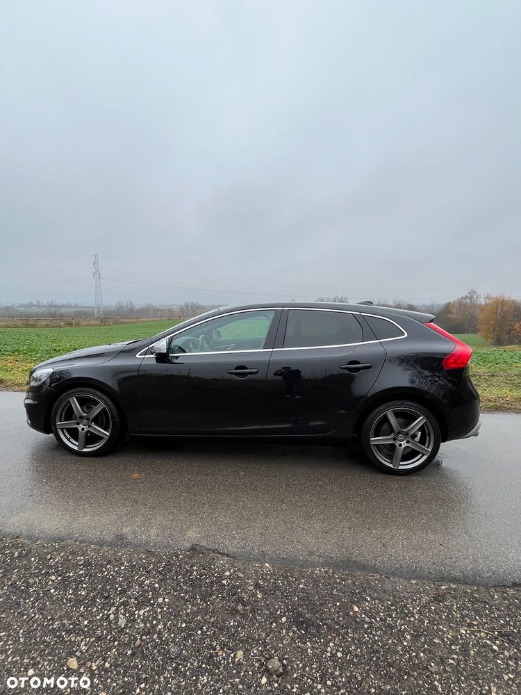 Volvo V40 D2 R-Design - 9