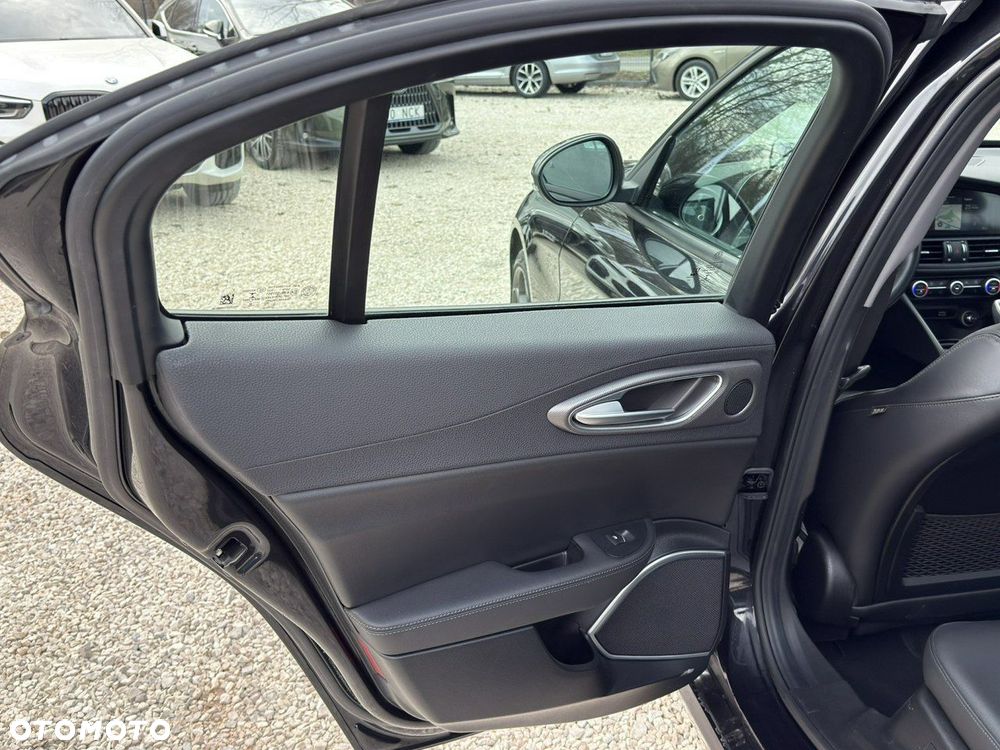 Alfa Romeo Giulia - 18