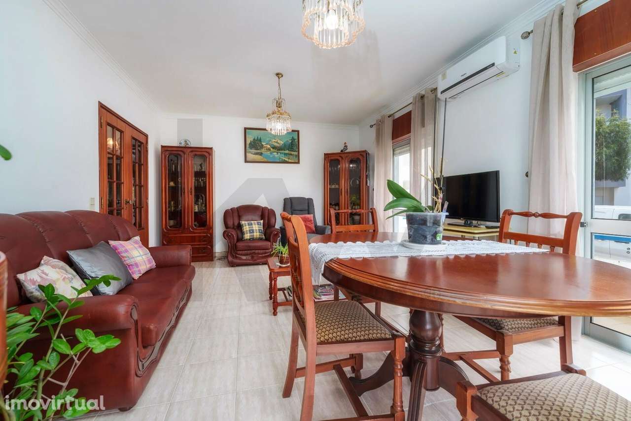 Apartamento T3 com Áreas Generosas e Garagem Box – São Brás de Alpor - Grande imagem: 2/24