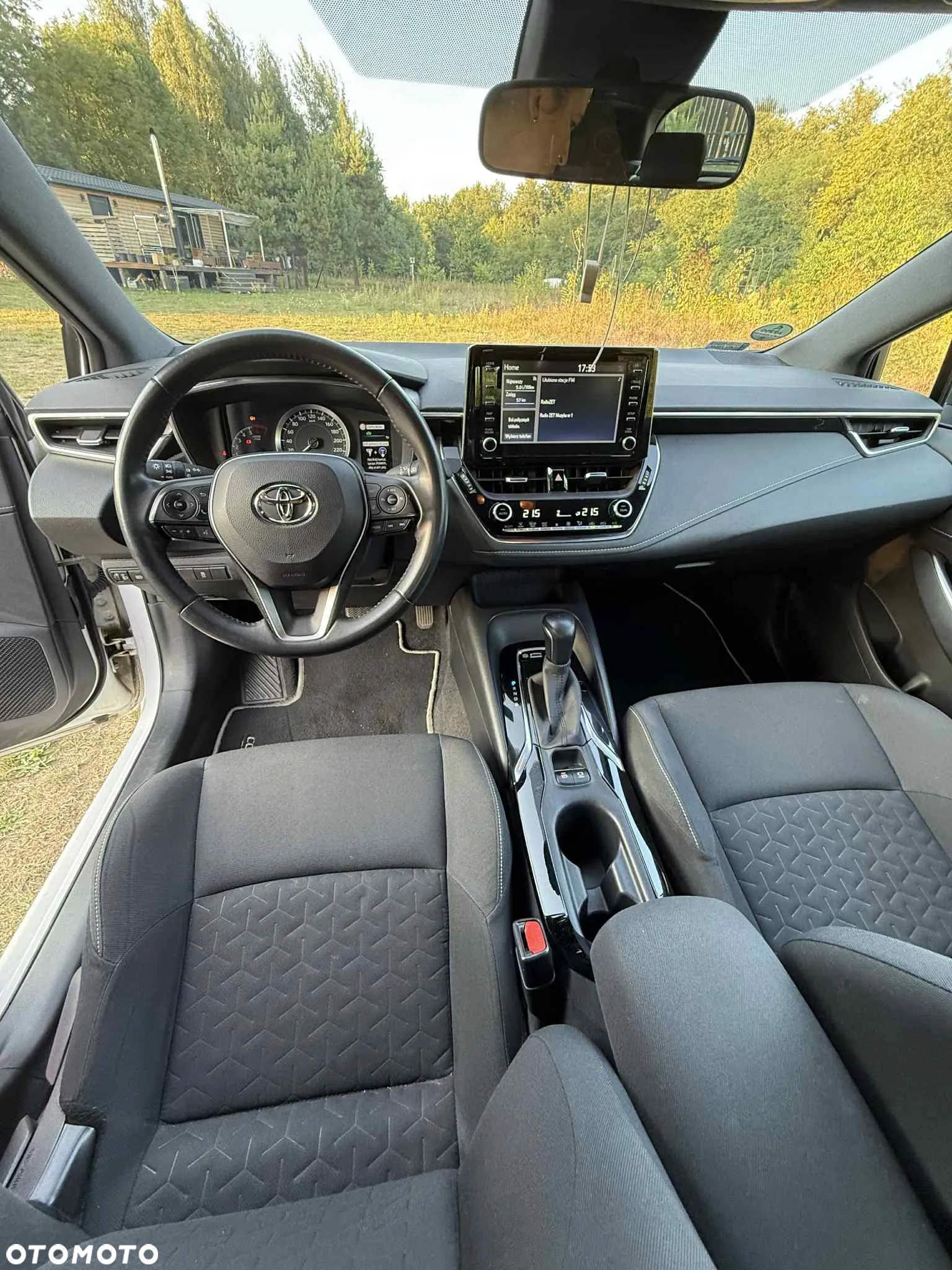 Toyota Corolla ver-1-8-hybrid-active - 5