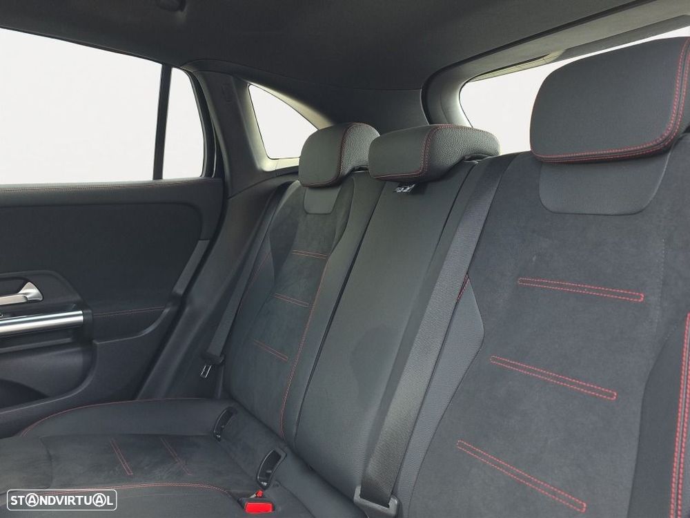 Mercedes-Benz GLA 180 - 16