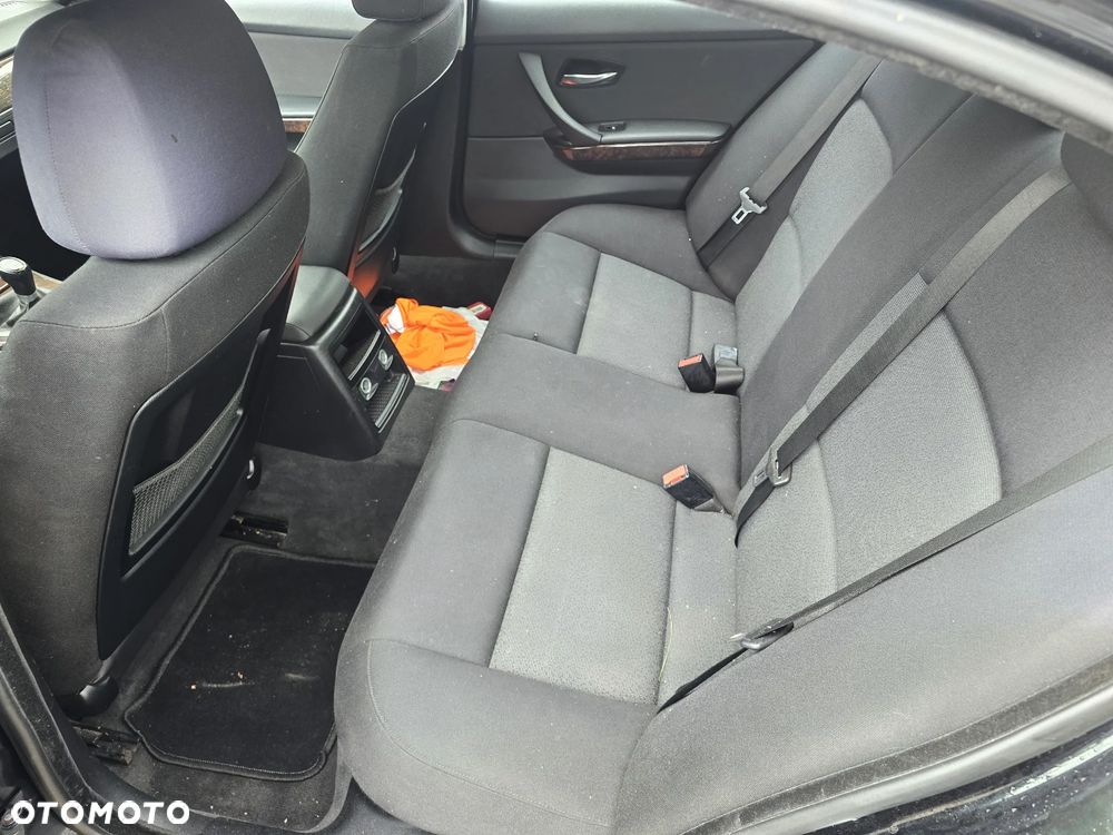 BMW Seria 3 318i - 11