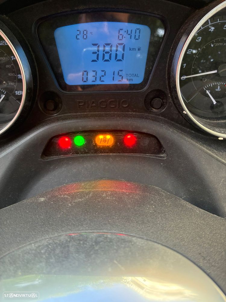 Piaggio MP3 Sport - 4