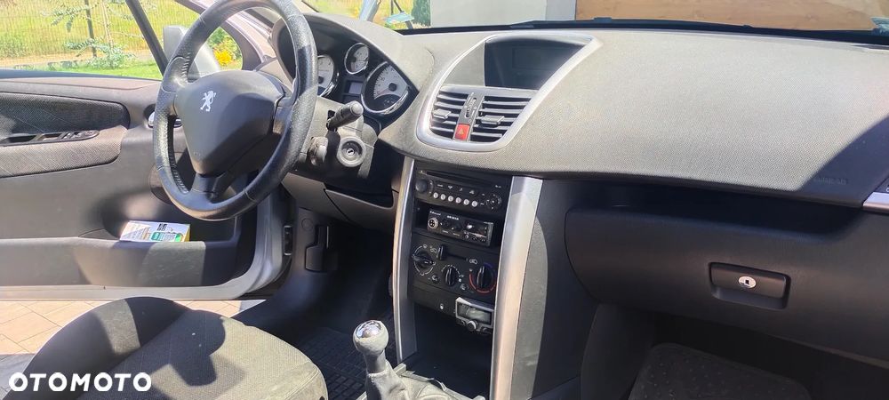 Peugeot 207 - 14