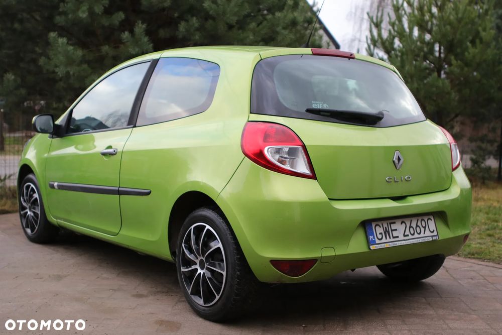 Renault Clio 1.2 16V Alize - 13