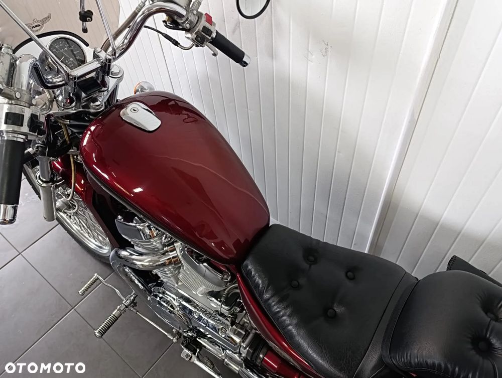 Suzuki Intruder - 10