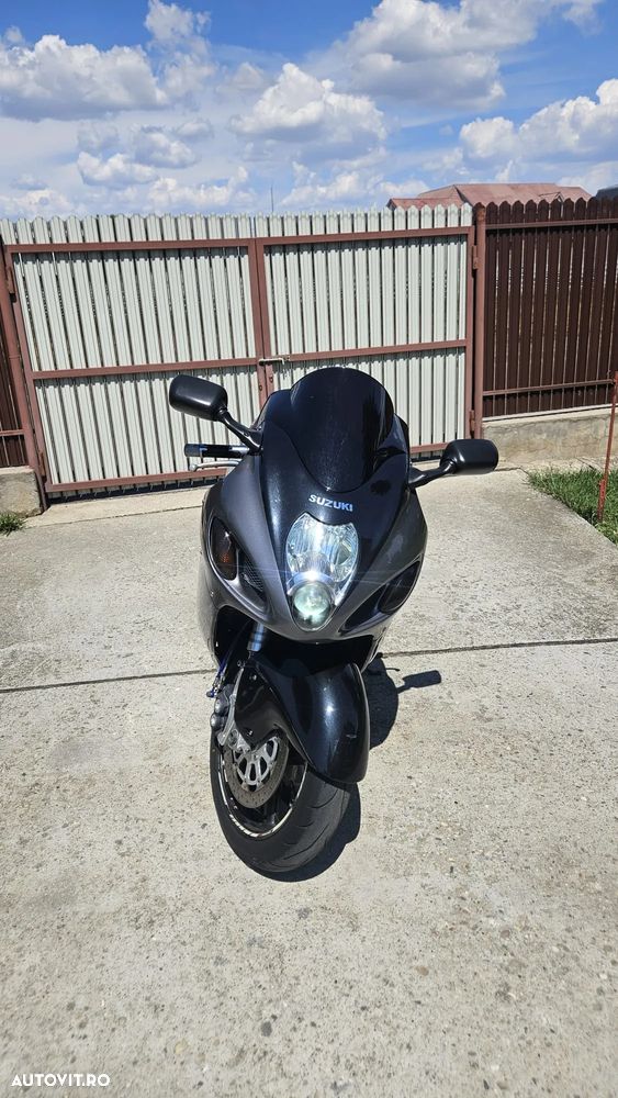 Suzuki GSX 1300R Hayabusa - 2