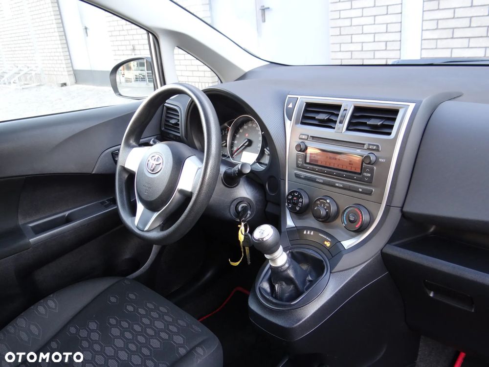 Toyota Verso S 1.33 VVT-i Club - 32